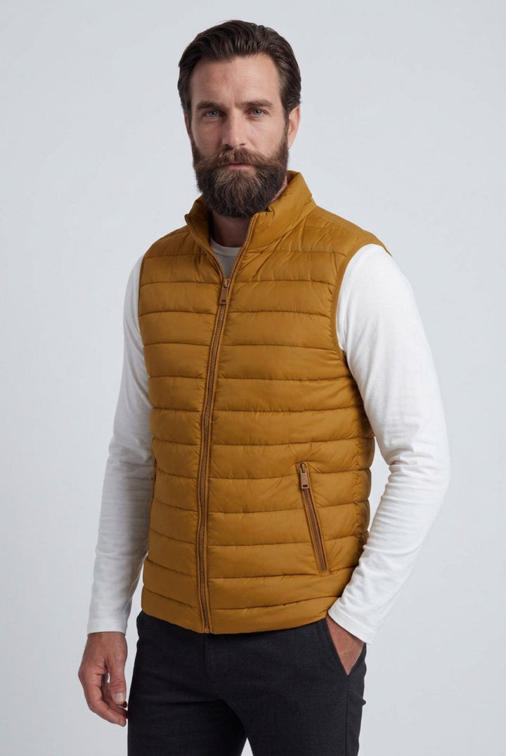Gewatteerde bodywarmer voor heren | Kurkumageel en regular fit voor elke dag