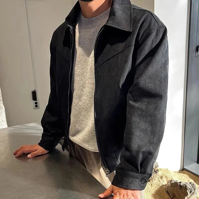 Leif | Chaqueta con cremallera, costuras en el canesú y acabado de ante