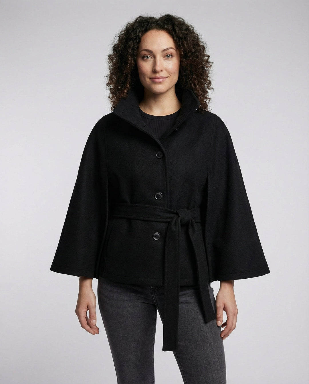 Nika | Cape-Jacke mit Gürtel und weiten Ärmeln