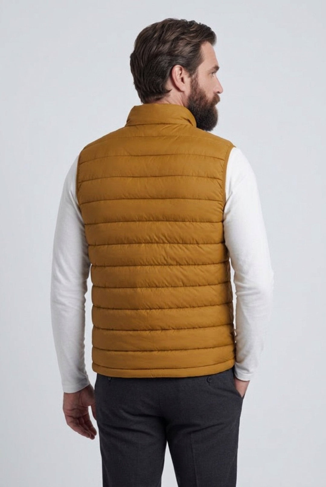 Gewatteerde bodywarmer voor heren | Kurkumageel en regular fit voor elke dag