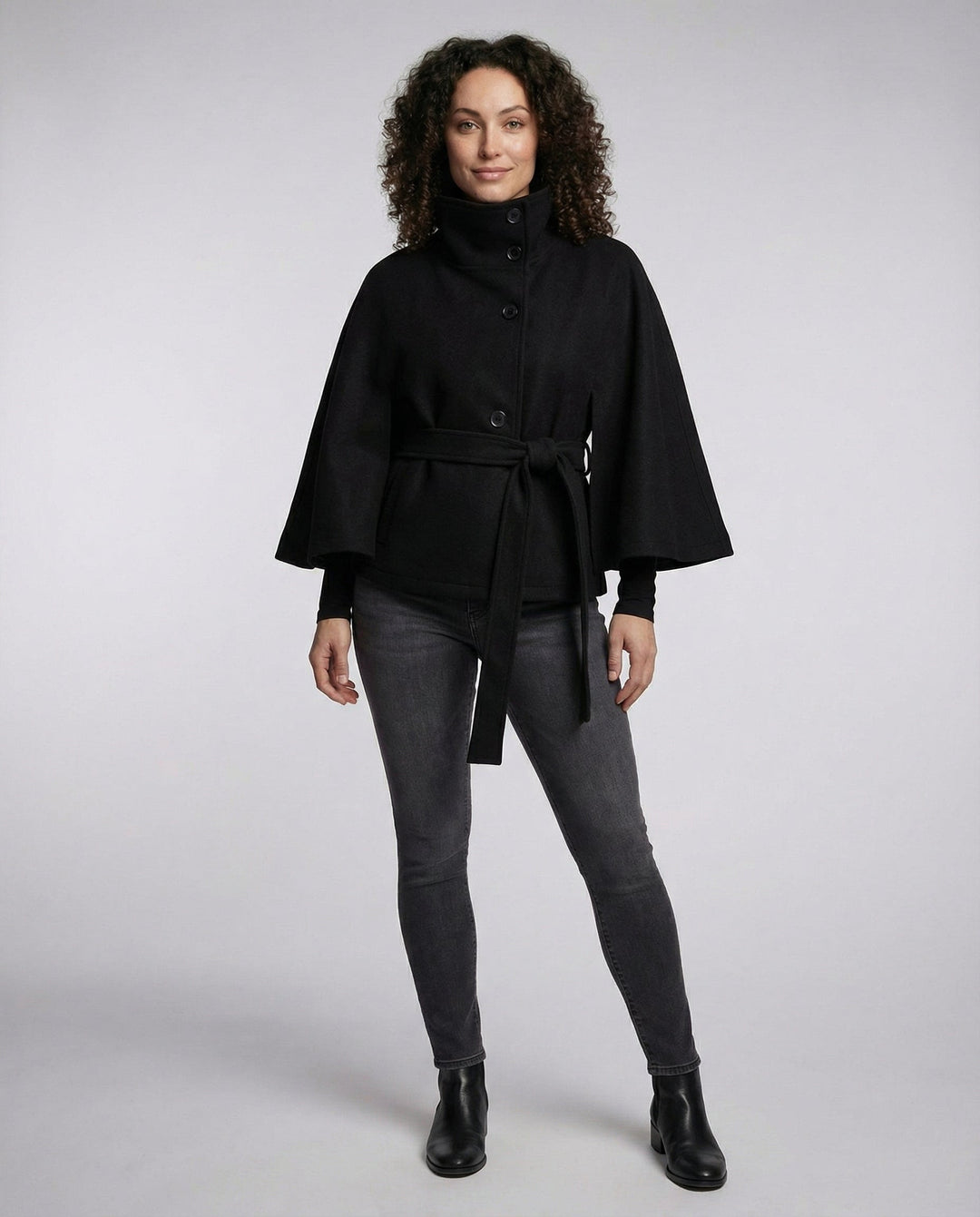 Nika | Cape-Jacke mit Gürtel und weiten Ärmeln
