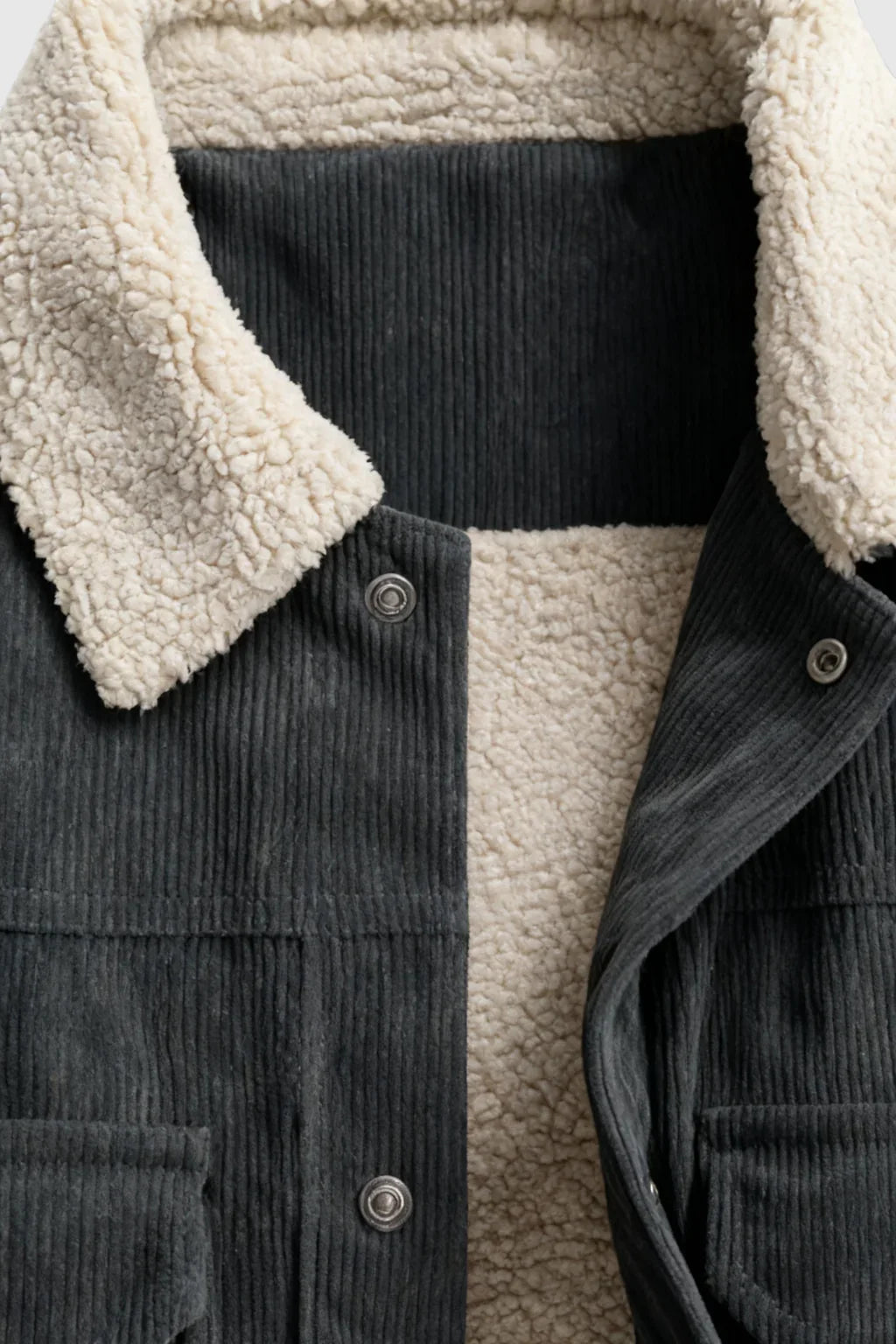 Chaqueta de terciopelo gris oscuro para hombre | Cuello de borreguito y botones a presión