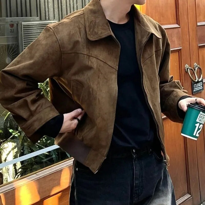 Leif | Chaqueta con cremallera, costuras en el canesú y acabado de ante