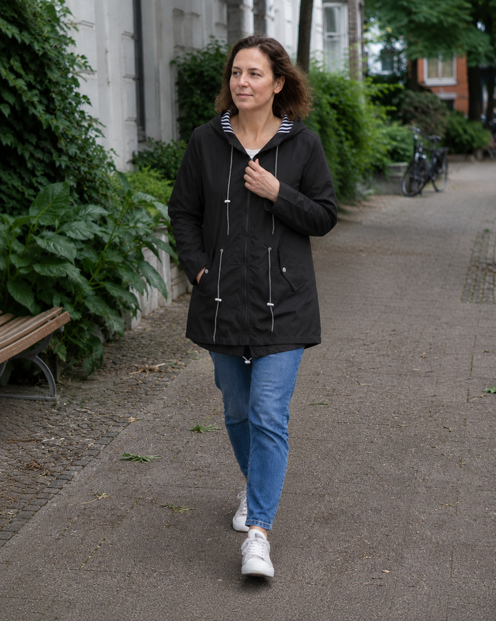 Liv | Veste zippée à capuche et taille à cordon de serrage