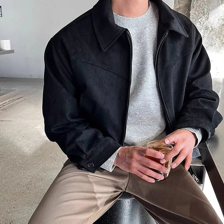 Leif | Chaqueta con cremallera, costuras en el canesú y acabado de ante