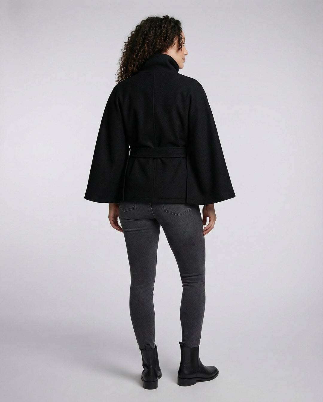 Nika | Cape-Jacke mit Gürtel und weiten Ärmeln