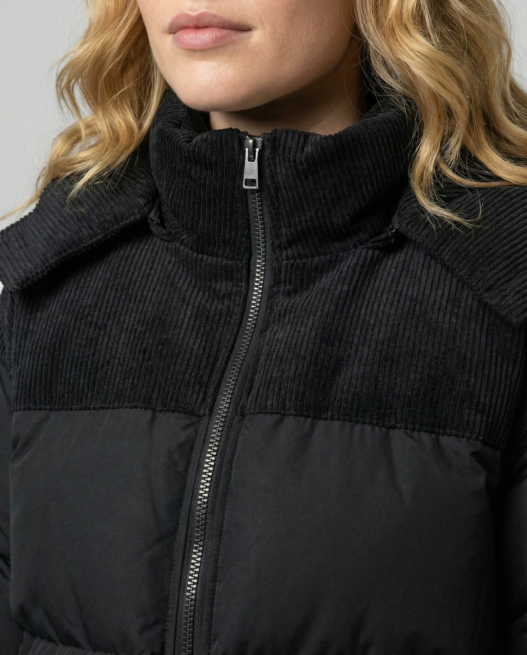 Lina | Chaqueta con capucha, acolchado ancho y cremallera