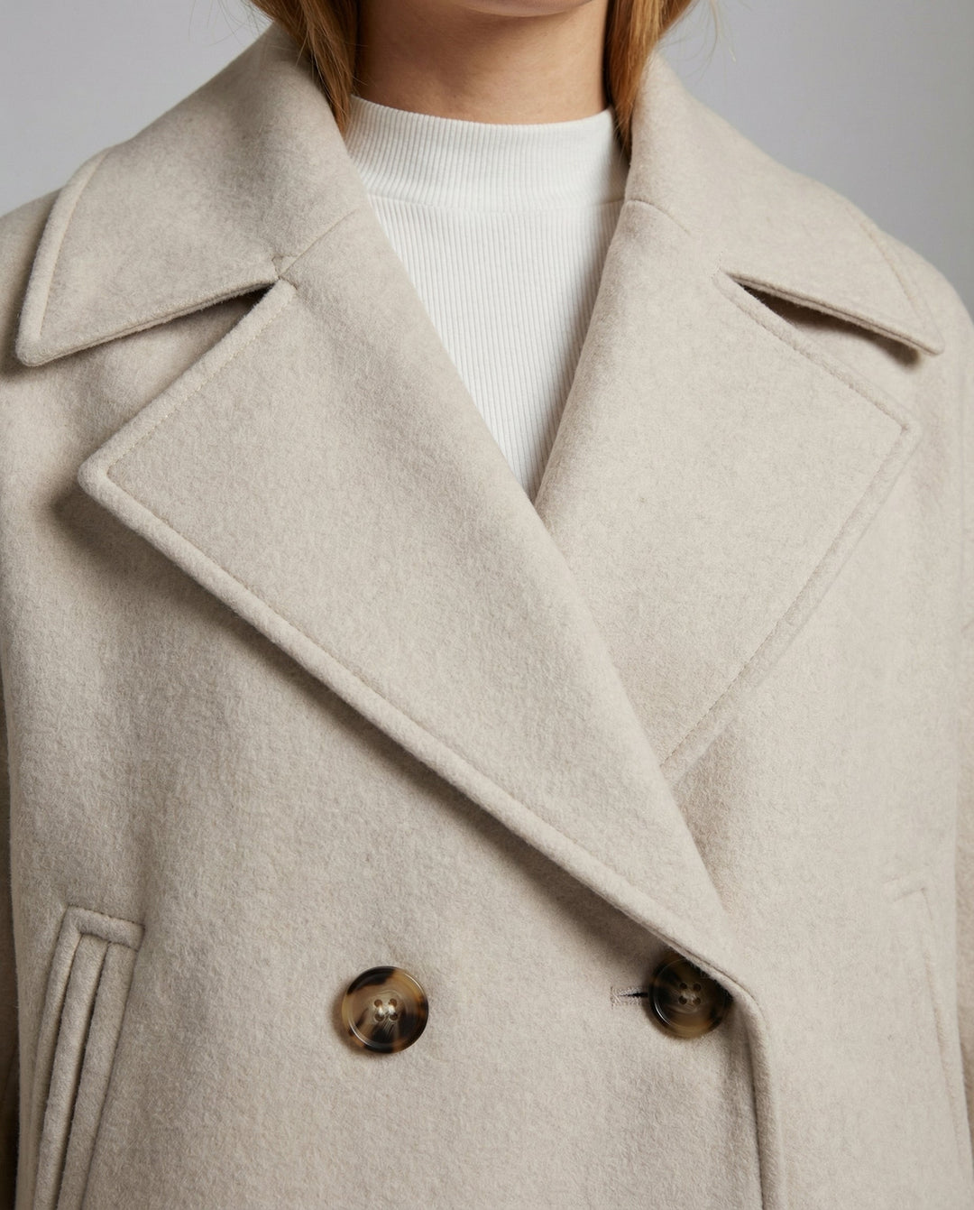 Mara | Veste courte à revers croisés et double boutonnage