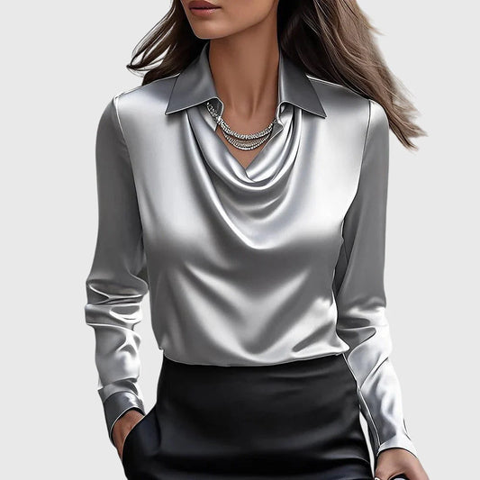 Blusa Ana con cuello plisado y brillo sutil