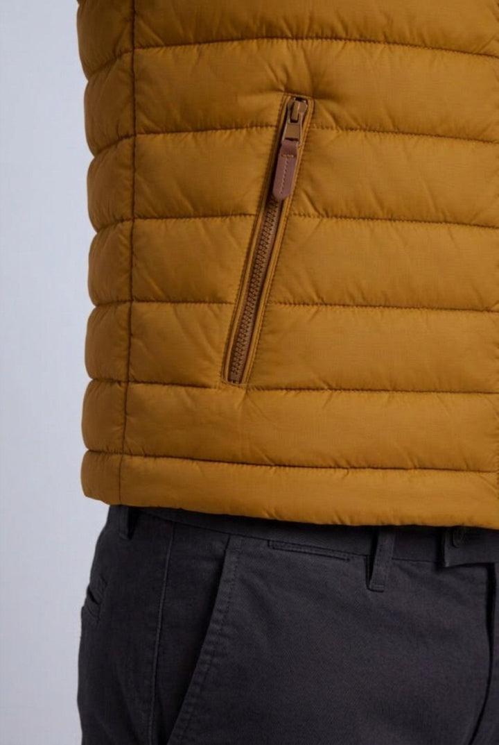 Gewatteerde bodywarmer voor heren | Kurkumageel en regular fit voor elke dag