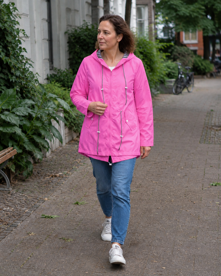 Liv | Veste zippée à capuche et taille à cordon de serrage