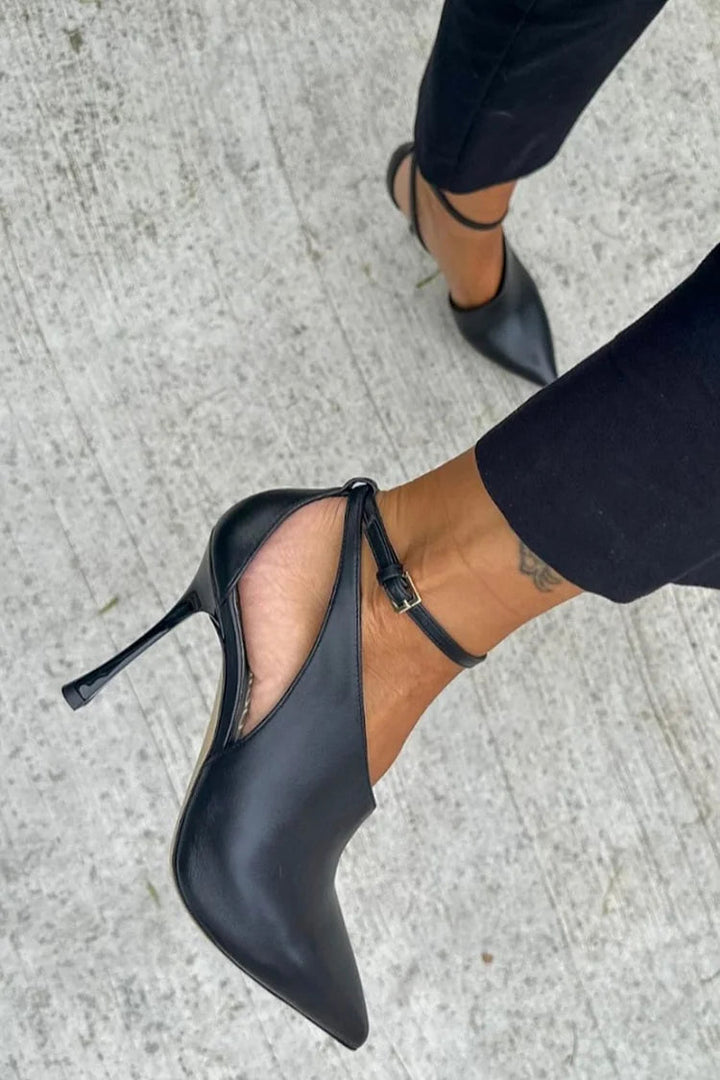 POINTED PUMPS WITH STRAP