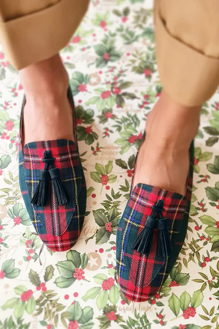 SCOTTISH CHIC LOAFERS WITH TASSELS