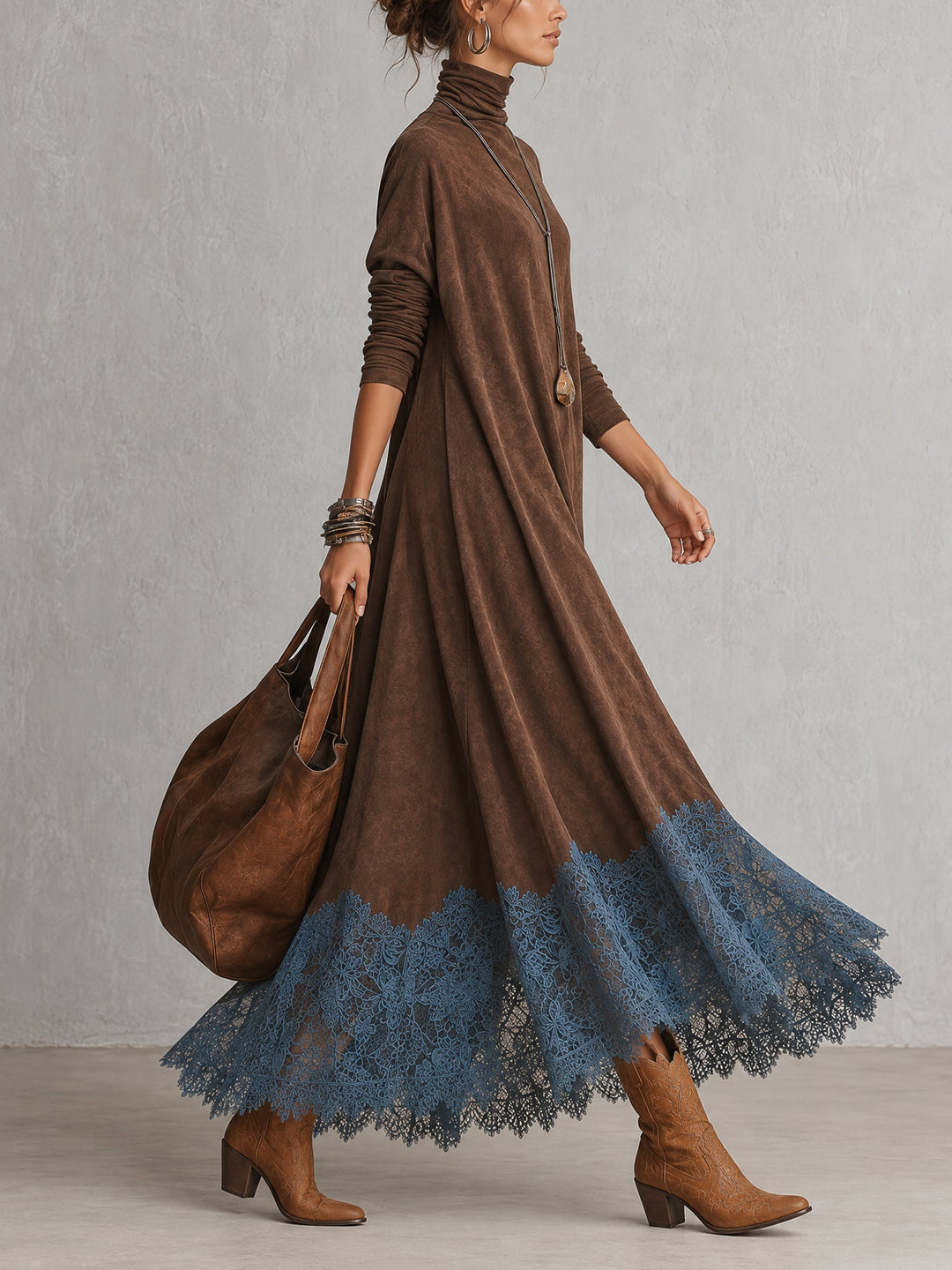 Piera | Robe marron à col montant avec ourlet en dentelle contrastante