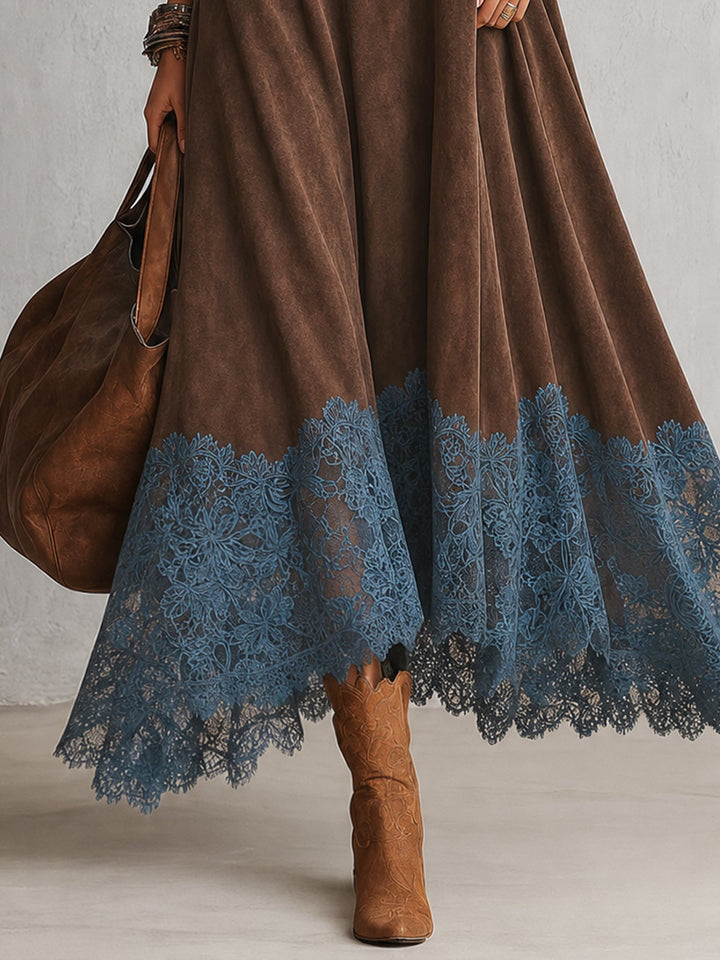 Piera | Robe marron à col montant avec ourlet en dentelle contrastante