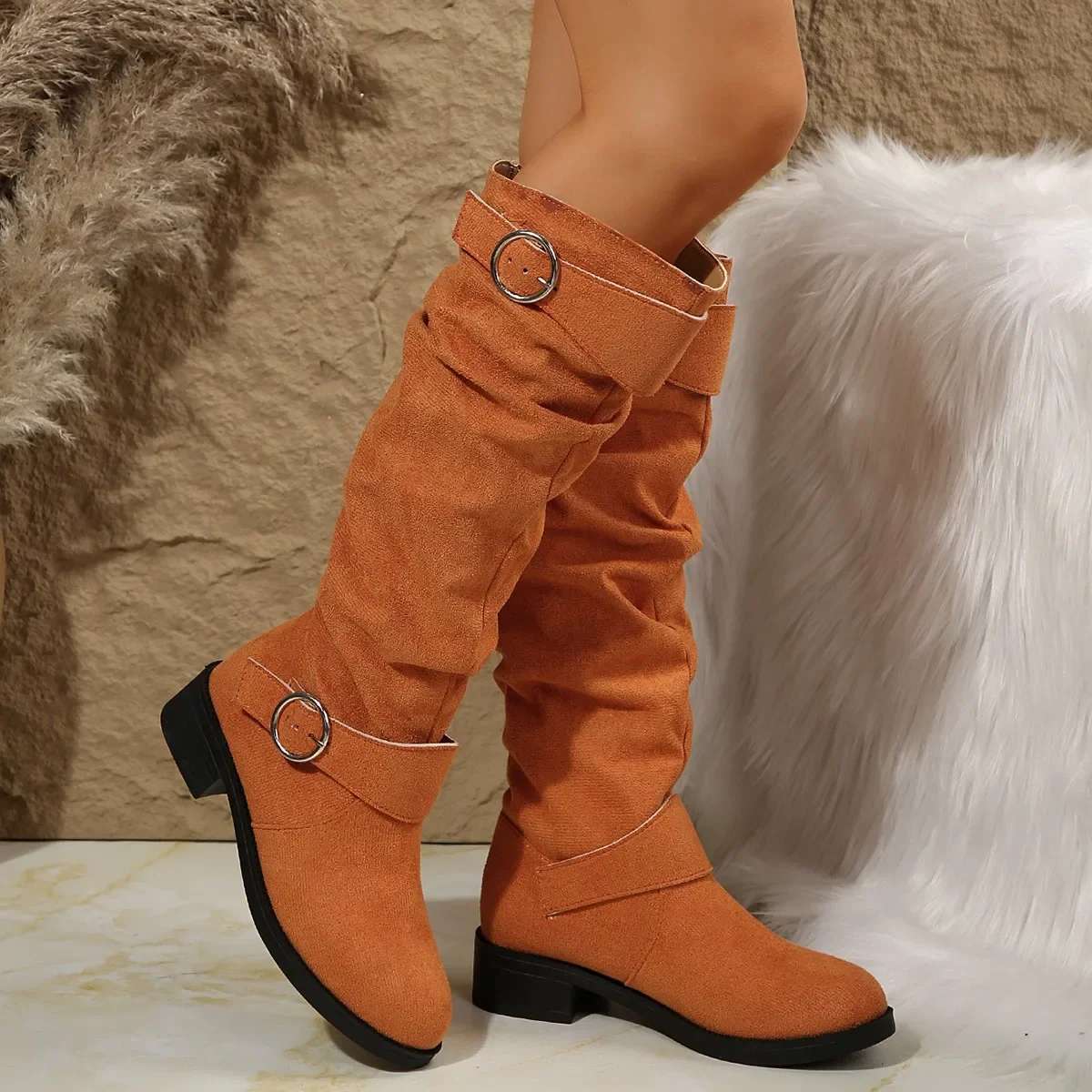 Damenstiefel mit Knickleder und Schnallenriemen