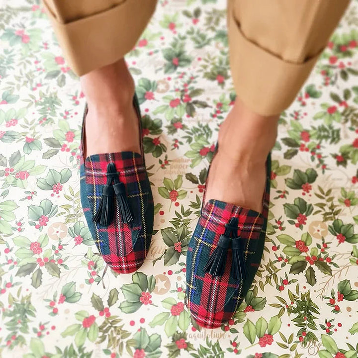 SCOTTISH CHIC LOAFERS WITH TASSELS