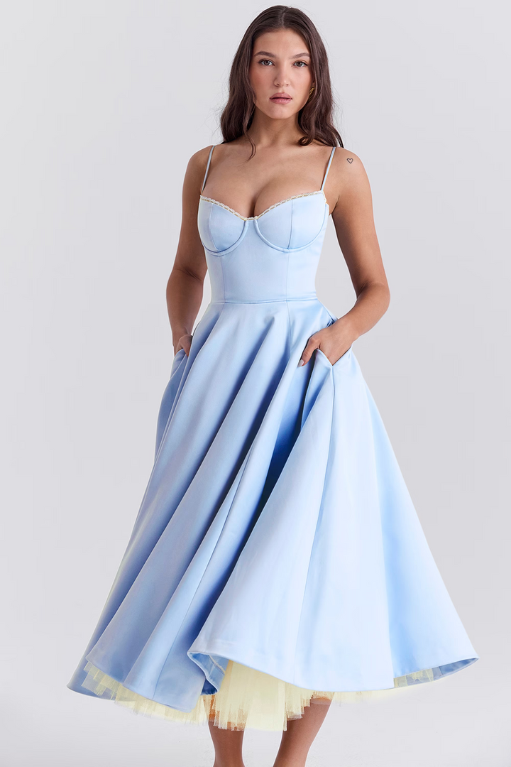 Abito Blu Elegante con Dettagli Glamour