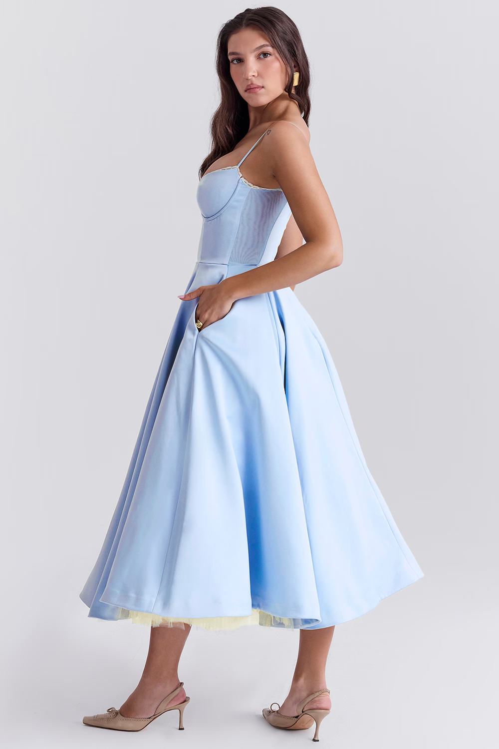 Abito Blu Elegante con Dettagli Glamour