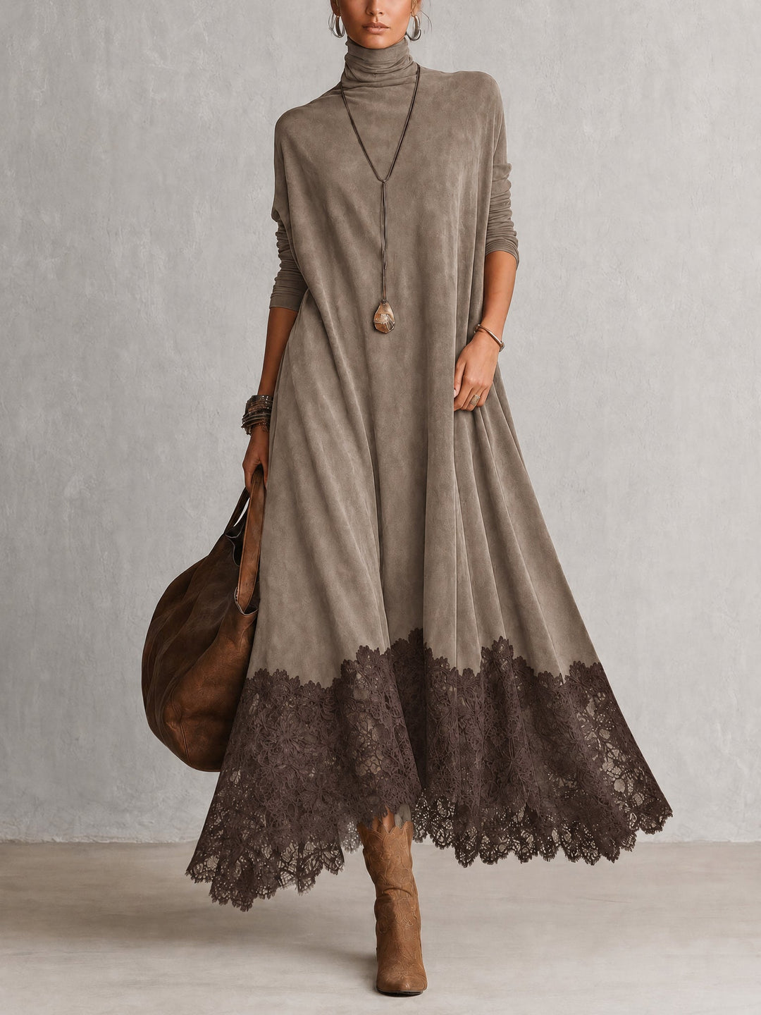 Porzia | Robe taupe à col montant avec ourlet en dentelle