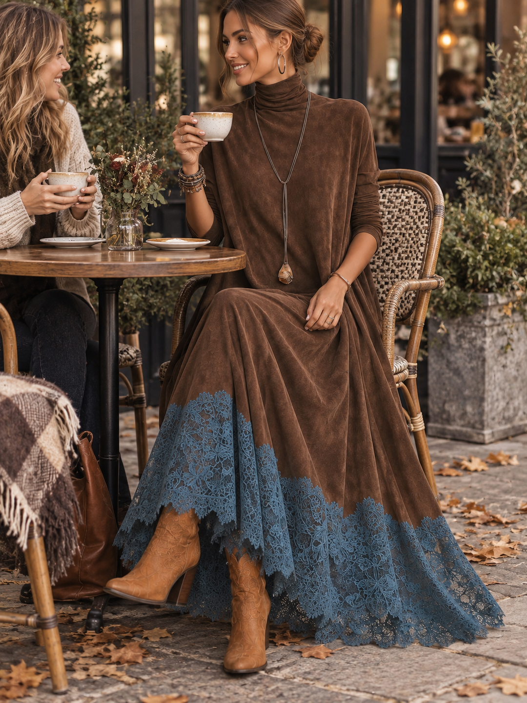 Piera | Robe marron à col montant avec ourlet en dentelle contrastante