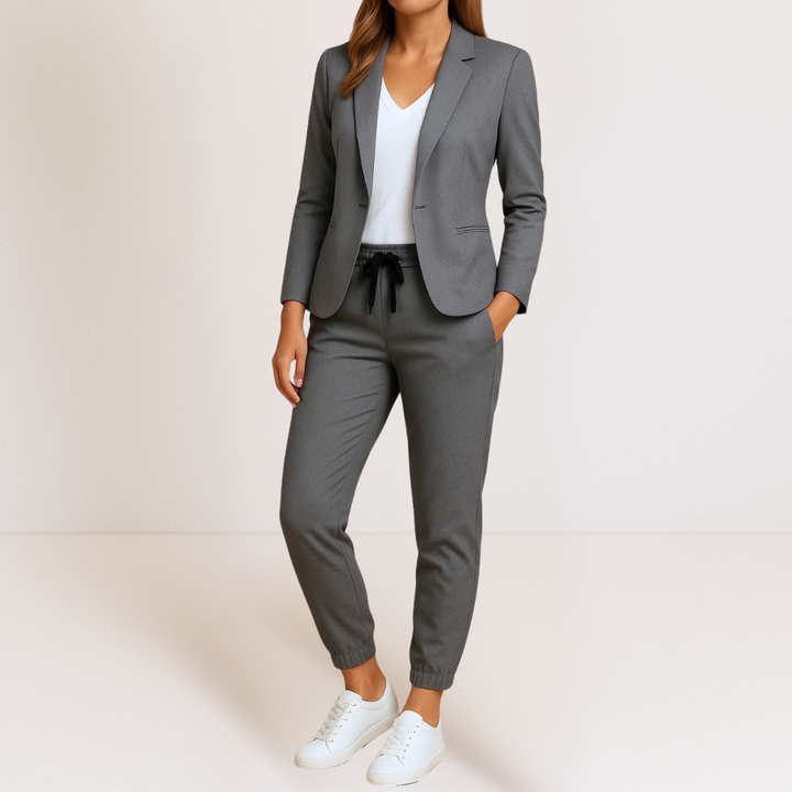 Monique | Eleganza moderna in un comodo tailleur