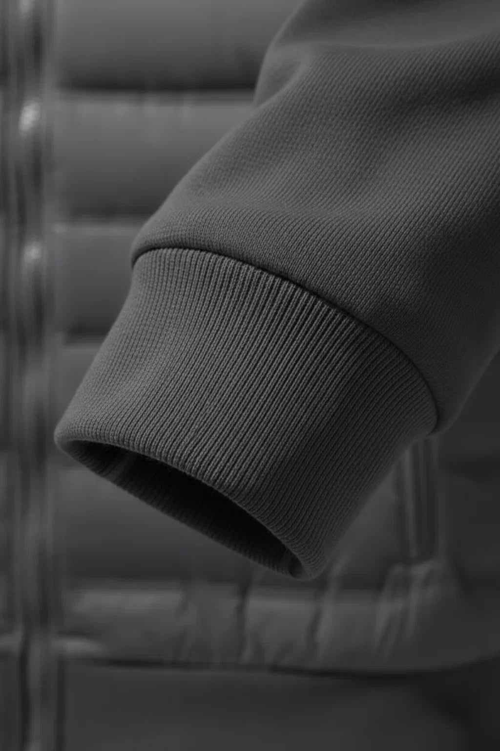 Giacca da uomo con cappuccio grigio antracite | Vestibilità ampia e leggera imbottitura