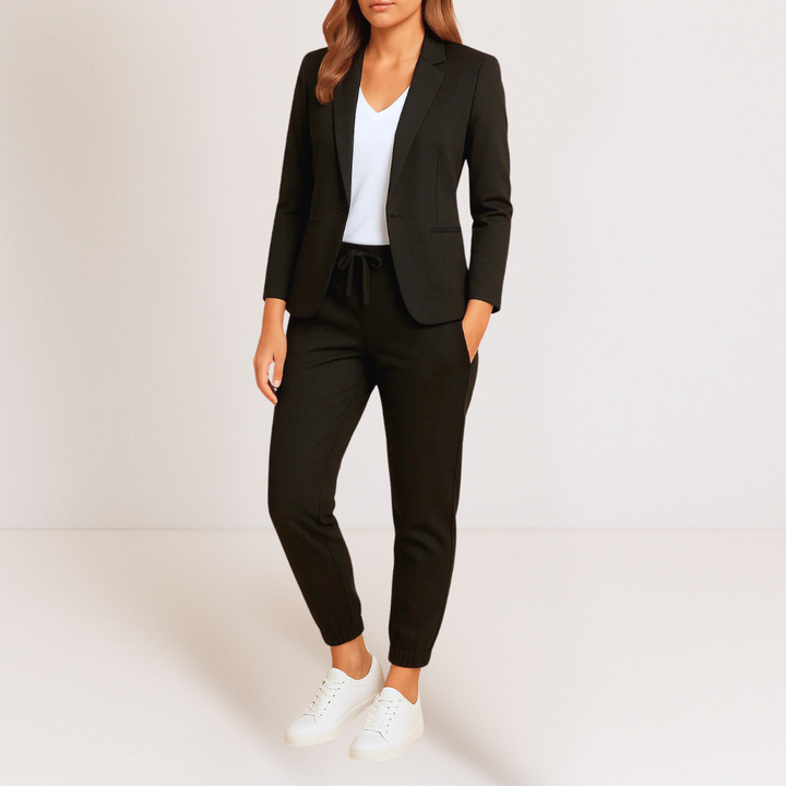 Monique | Eleganza moderna in un comodo tailleur