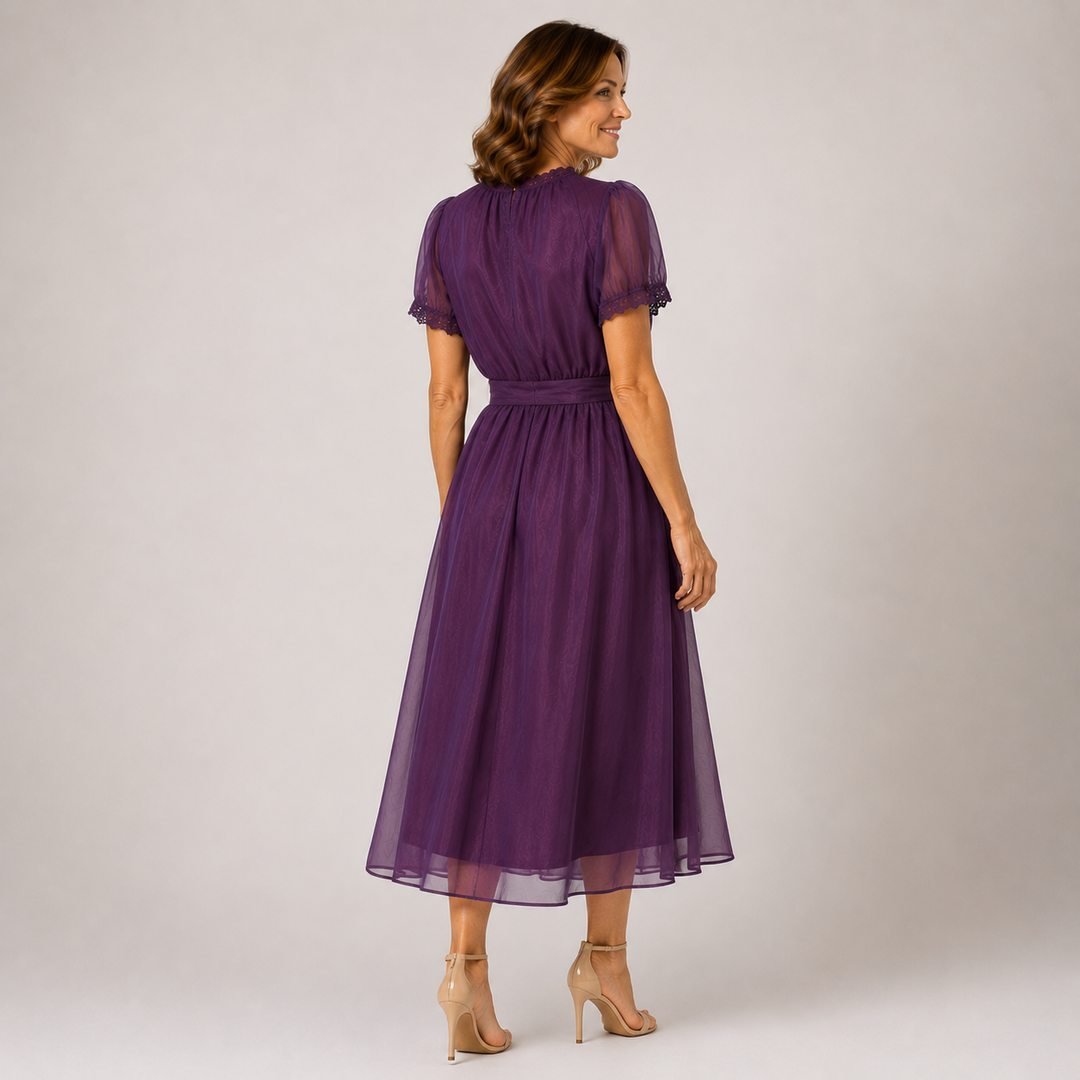 Flavia | Maxi-jurk met diepe halslijn en kanten rand van chiffon