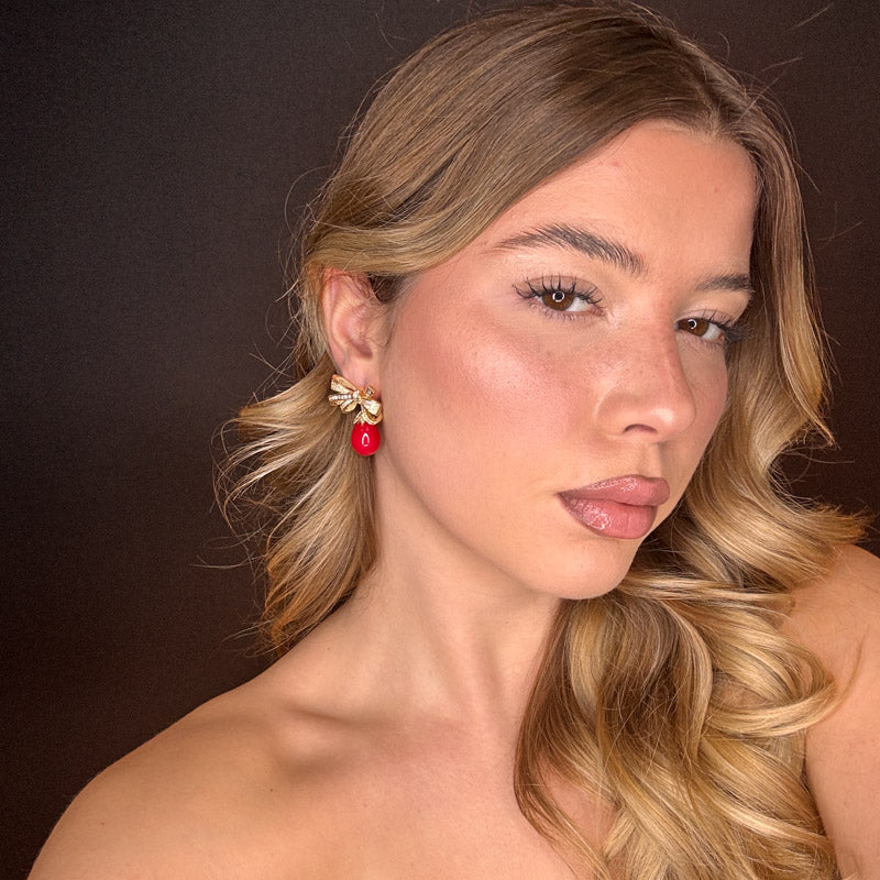 Bow with pendant pearl