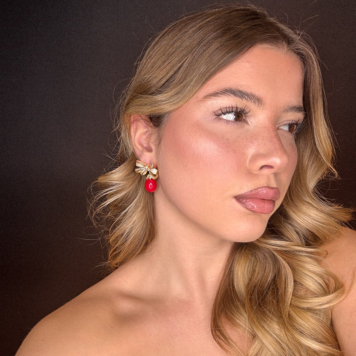 Bow with pendant pearl