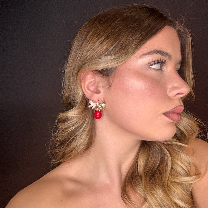 Bow with pendant pearl