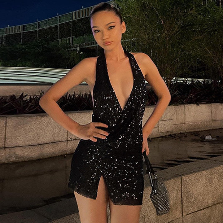 Paillettenbesetztes Minikleid mit tiefem Ausschnitt