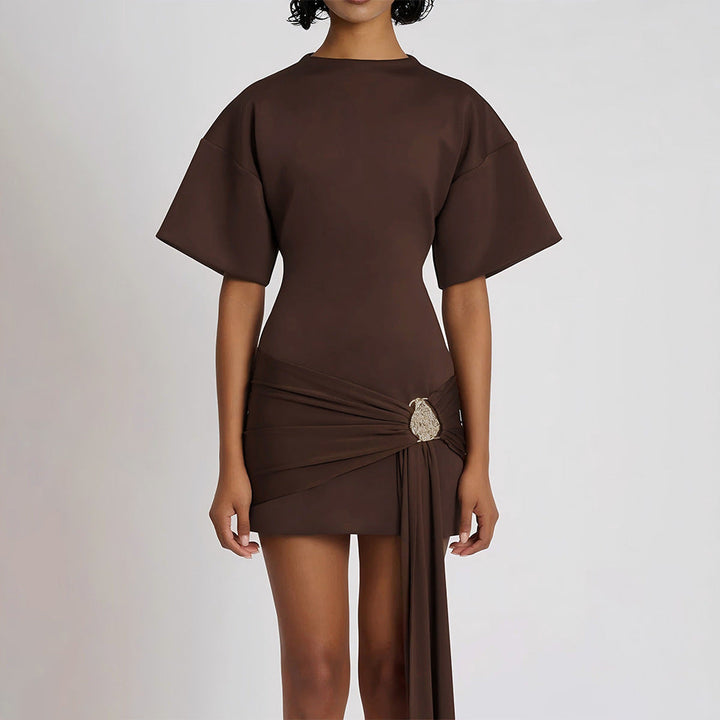 Wickelminikleid mit Knopfdetail