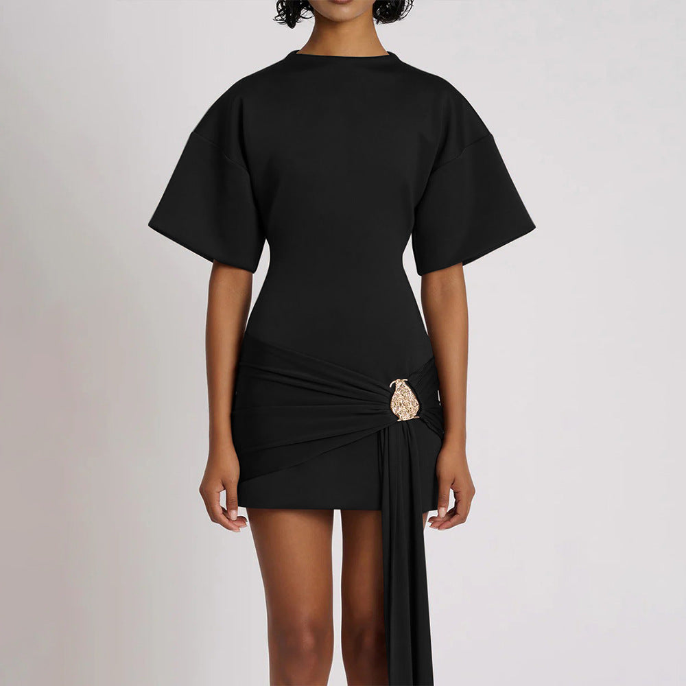Wickelminikleid mit Knopfdetail