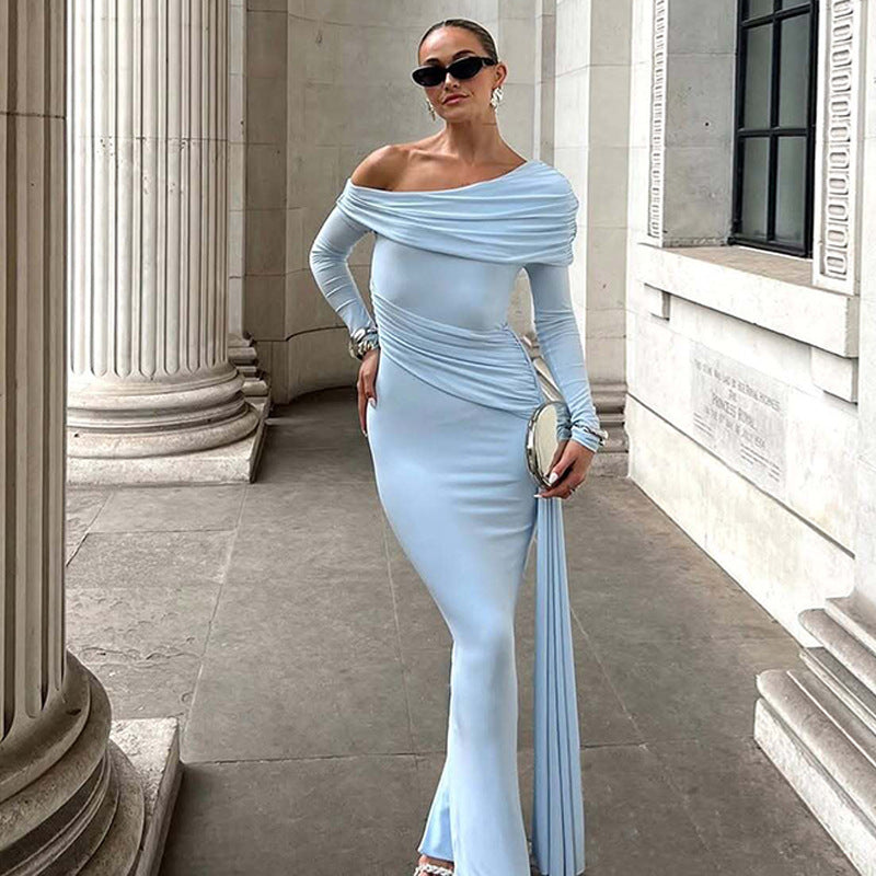 Schulterfreies Maxikleid mit Raffungen