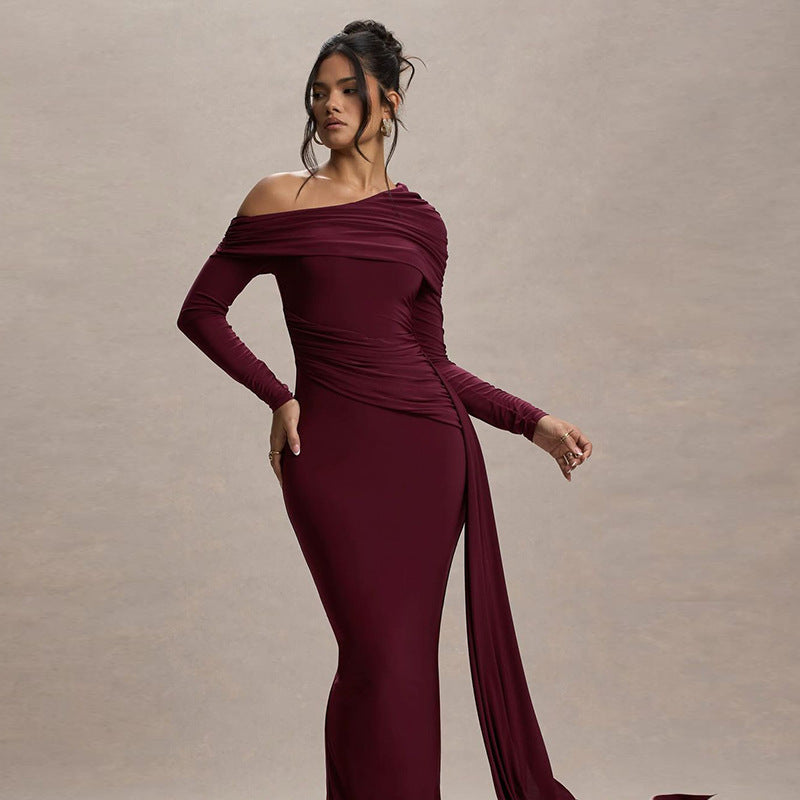Schulterfreies Maxikleid mit Raffungen
