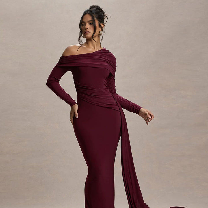 Schulterfreies Maxikleid mit Raffungen