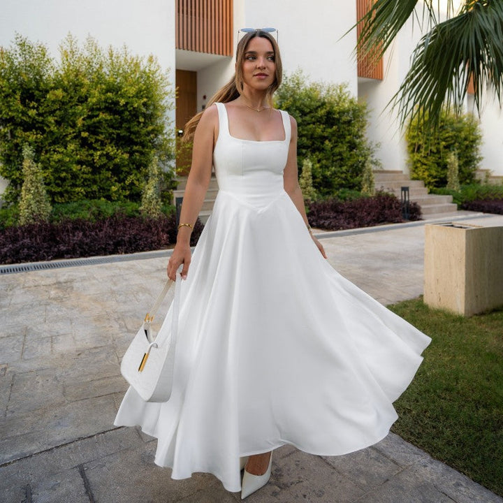 Vestido maxi com decote quadrado e corte evasé