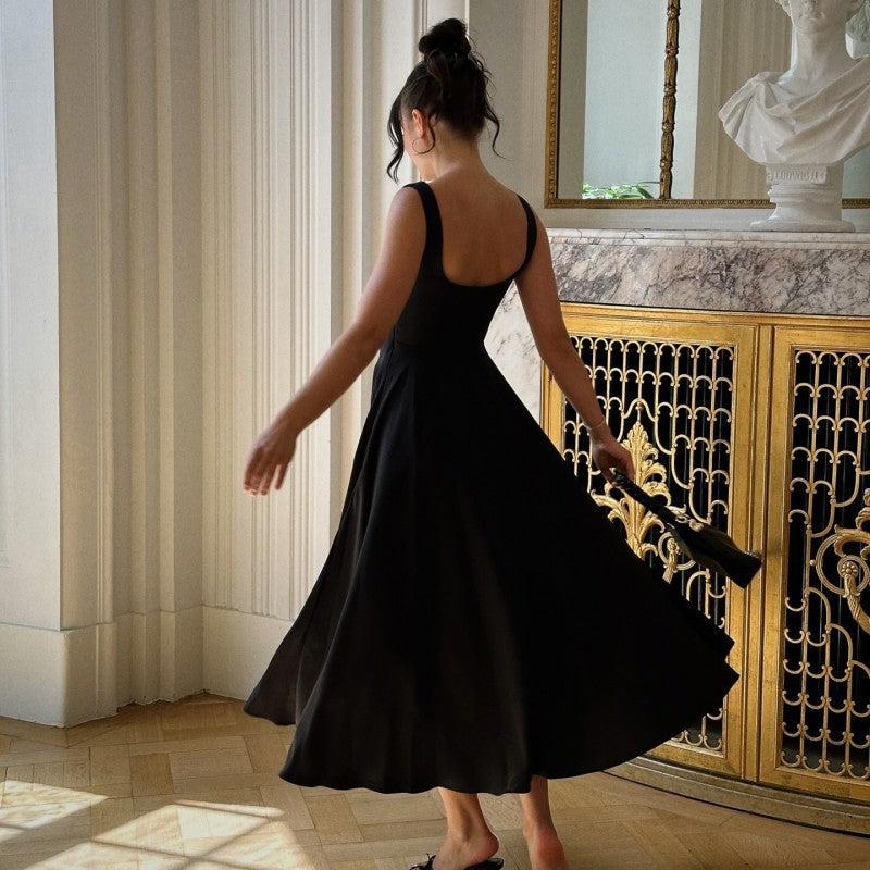 Vestido maxi com decote quadrado e corte evasé