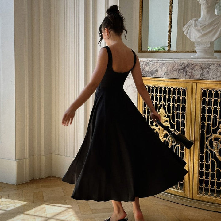 Vestido maxi com decote quadrado e corte evasé