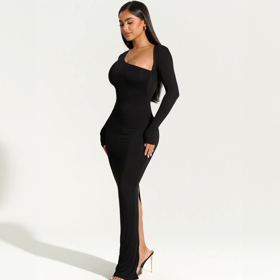 Schwarzes asymmetrisches Maxikleid mit langen Ärmeln