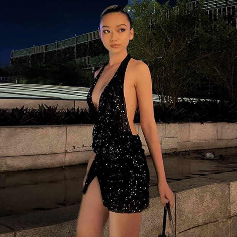 Paillettenbesetztes Minikleid mit tiefem Ausschnitt