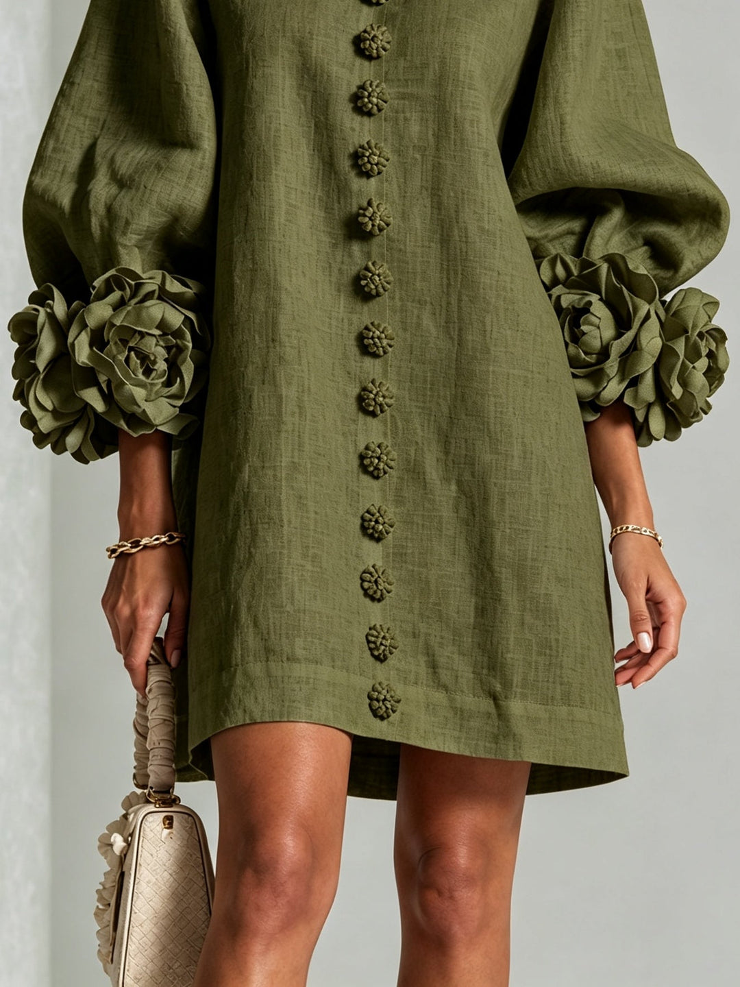 Mini abito a camicia floreale verde oliva con polsini floreali stravaganti