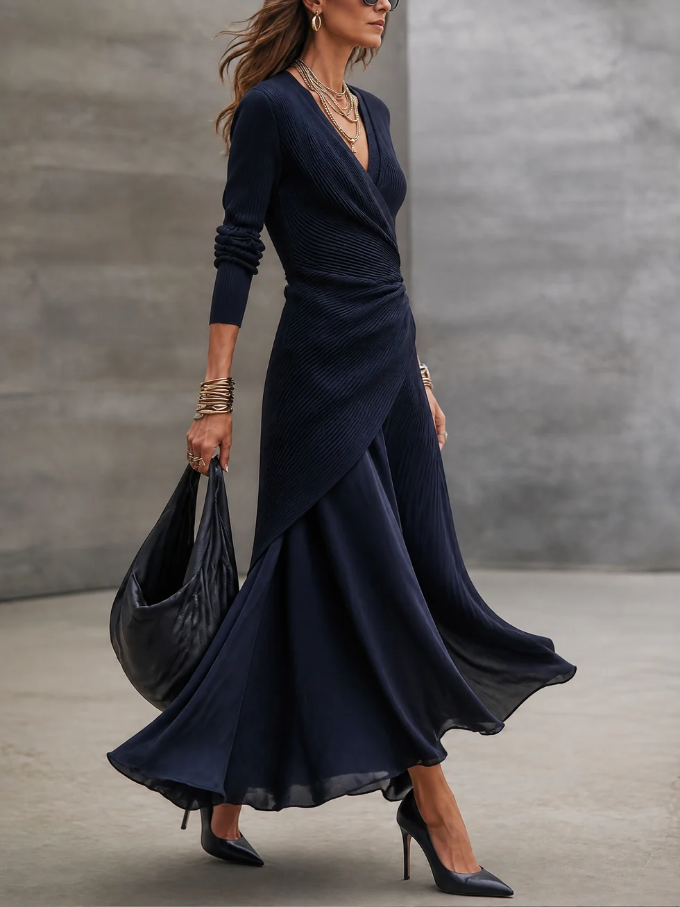 Loredana | Marineblaues asymmetrisches Maxikleid mit V-Ausschnitt