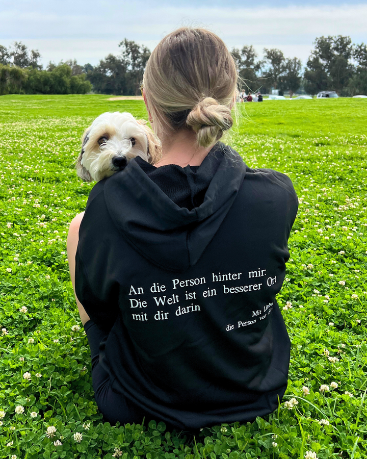 Nele | Sweat à capuche avec inscription dans le dos