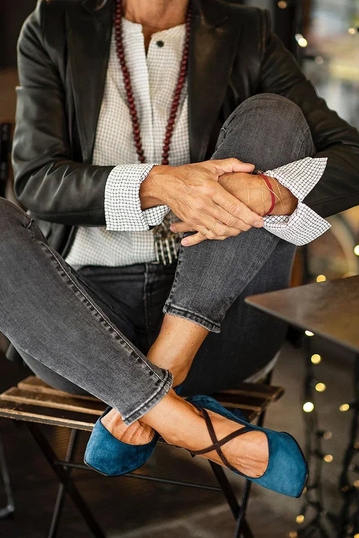 PUMPS WITH CROSSED STRAP