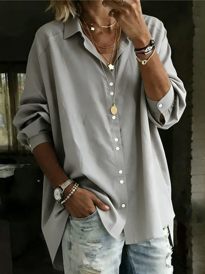 Nora – Blouse with button closure