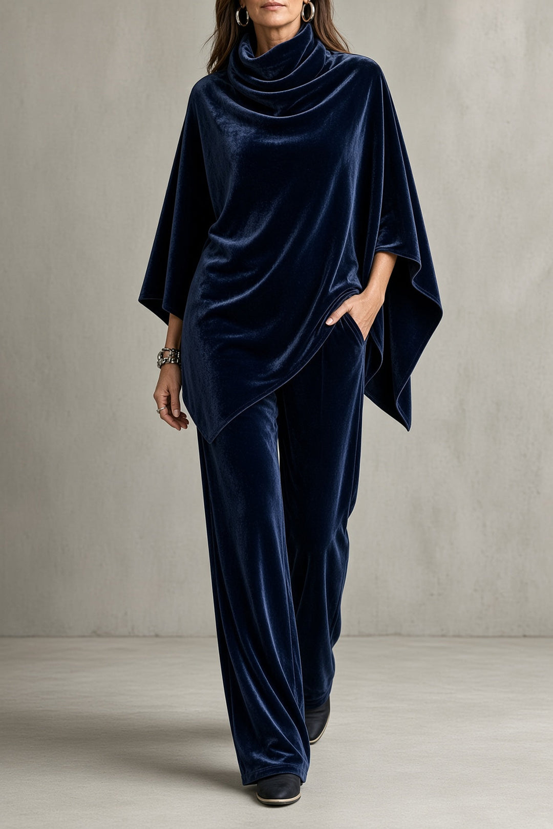 Monica | Ensemble poncho drapé à l’aspect velours et pantalon