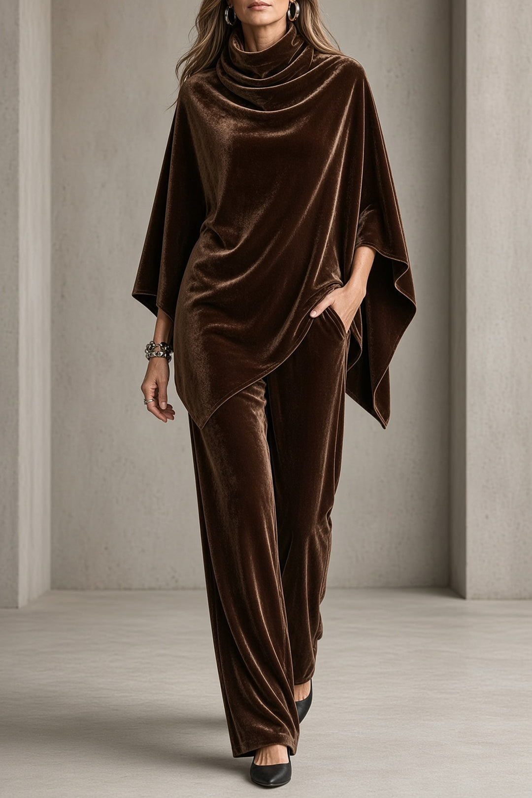 Monica | Ensemble poncho drapé à l’aspect velours et pantalon